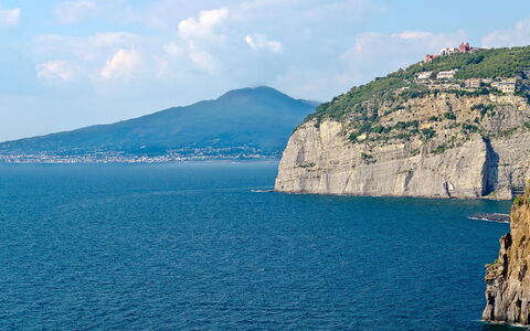 Casa Chicco: Water, Zwemwater, Bergachtig Landvormen, Berg, Kust En Oceanic Landvormen, Kust, Zee, Headland, Terrein, Voorgebergte