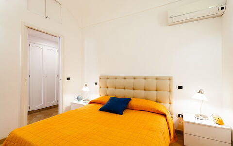 Casa Dorothea 3: Bed, Interieur Ontwerp, Slaapkamer, Meubilair, Hout, Laken, Verdieping, Flooring, Bedding, Plafond