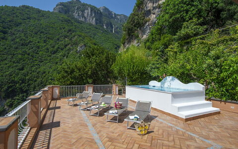 Casa Gioia: Bergachtig Landvormen, Berg, Heuvel, Bergketen, Zwembad, Toevlucht, Heuvel Station, Vallei, Eco Hotel, Ridge