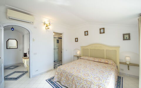 Casa Gioia: Interieur Ontwerp, Meubilair, Verdieping, Flooring, Plafond, Slaapkamer, Bed, Kamer, Tafel, Laken