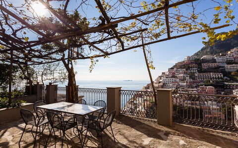 Casa la Sponda: Balkon, Bloempot, Stoel, Kamerplant, Hek