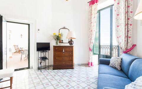 Casa Li Galli: Meubilair, Flooring, Interieur Ontwerp, Verdieping, Tafel, Stoel, Kamer, Woonkamer, Keuken En Eettafel, Tapijt