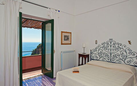 Positano View: Verdieping, Flooring, Zee, Meubilair, Oceaan, Kust, Kamerplant, Toevlucht, Hardwood, Beits