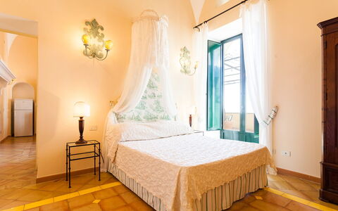 Casa Palazzo: Verdieping, Interieur Ontwerp, Flooring, Meubilair, Plafond, Kamer, Slaapkamer, Linens, Bed, Stoel