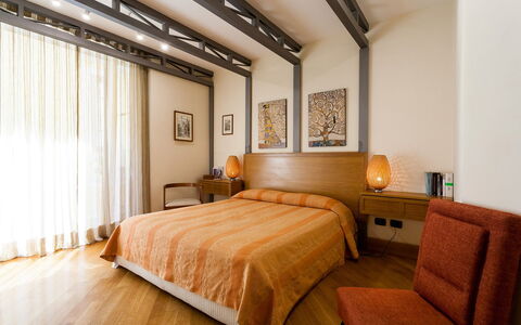 Casa Rossella: Bed, Meubilair, Interieur Ontwerp, Bedding, Slaapkamer, Laken, Verdieping, Flooring, Kamer, Hout
