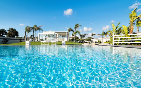 Casa Sunshine: Blauw, Zwembad, Toevlucht, Vrije Tijd, Eco Hotel, Schaduw, Hotel, Landscaping, Tropen