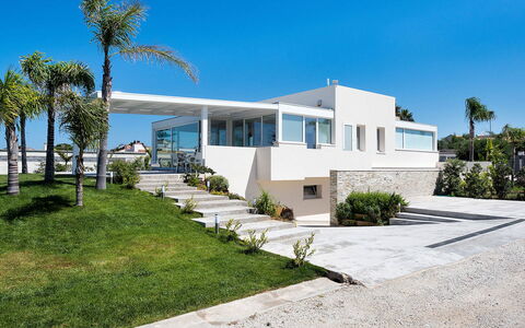 Casa Sunshine: Lucht, Huis, Architectuur, Facade, Woongebied, Landgoed, Samengesteld Materiaal, Schaduw, Herenhuis, Villa