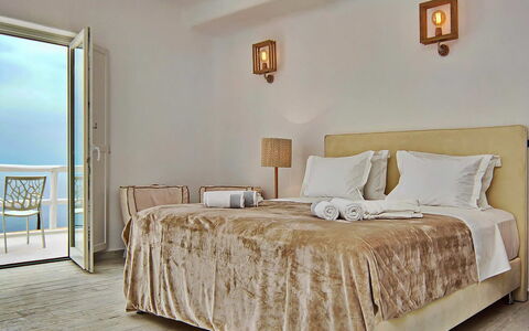 Fanaria Villa: Meubilair, Interieur Ontwerp, Slaapkamer, Bed, Verdieping, Flooring, Verlichting, Bedding, Laken, Kamer