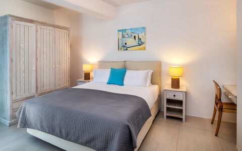 Guest House Levantes: Meubilair, Interieur Ontwerp, Bed, Slaapkamer, Verdieping, Hout, Flooring, Laken, Bedding, Textiel