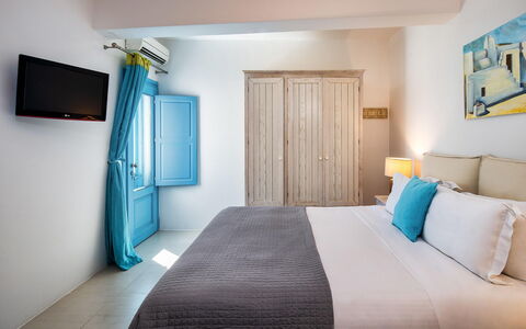 Guest House Levantes: Blauw, Meubilair, Slaapkamer, Verdieping, Appartement, Bed, Kamer, Bedding, Toevlucht, Bed Frame