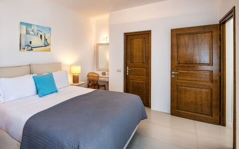 Guest House Levantes: Meubilair, Interieur Ontwerp, Flooring, Verdieping, Hout, Kamer, Plafond, Bed, Slaapkamer, Verlichting