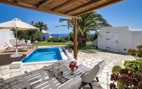 Guest House Livas: Toevlucht, Meubilair, Huis, Eco Hotel, Schaduw, Zwembad, Stoel, Villa, Landgoed, Hotel