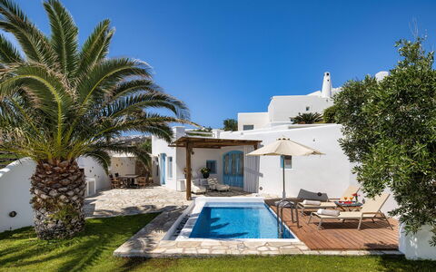 Guest House Livas: Zwembad, Toevlucht, Buitenmeubels, Ligstoel, Schaduw, Eco Hotel, Stoel, Villa, Hotel