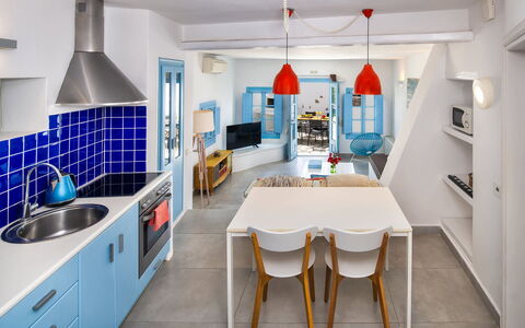 Guest House Livas: Meubilair, Interieur Ontwerp, Flooring, Verdieping, Plafond, Keuken, Kamer, Stoel, Tafel, Appartement