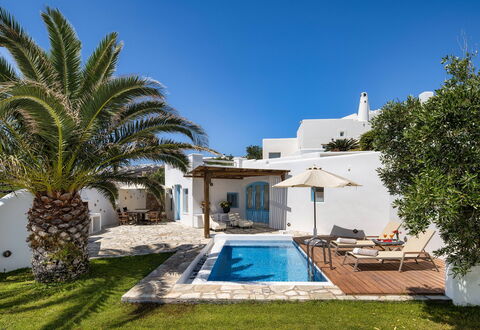 Guest House Livas: Zwembad, Toevlucht, Buitenmeubels, Ligstoel, Schaduw, Eco Hotel, Stoel, Villa, Hotel