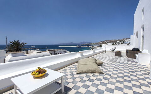 Halki Villa: Balkon, Hotel, Tegel, Buitenmeubels, Binnenplaats