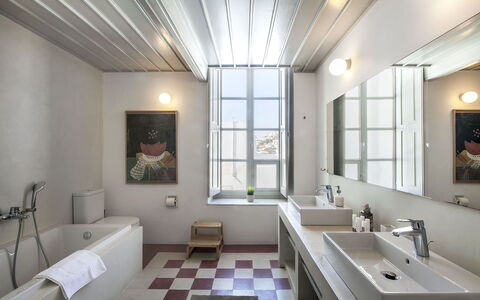 Halki Villa: Loodgieterswerkinrichting, Interieur Ontwerp, Flooring, Badkamer, Wastafel, Plafond, Wastafel In De Badkamer, Verdieping, Kraan, Loodgieter