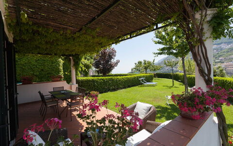 Il Giardino di Ravello: Meubilair, Struik, Tuin, Stoel, Schaduw, Buitenmeubels, Eco Hotel, Werf, Landscaping