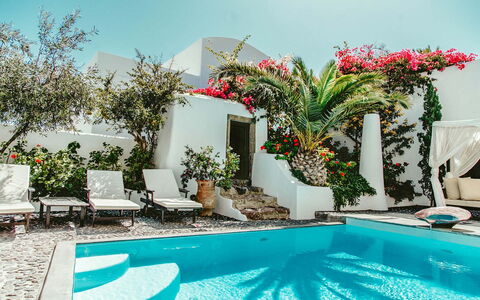 Mansion Sophia: Zwembad, Toevlucht, Eco Hotel, Hotel, Villa, Hacienda, Buitenmeubels, Ligstoel, Kamerplant, Bloempot