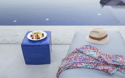 Romantic Getaway: Buitenmeubels, Linens, Kussen, Natuurlijk Materiaal, Kussen Gooien, Paraplu, Hoofdkussen, Strand