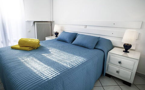 Rose Studio 3: Bed, Meubilair, Bedding, Slaapkamer, Laken, Interieur Ontwerp, Linens, Hout, Verdieping, Flooring