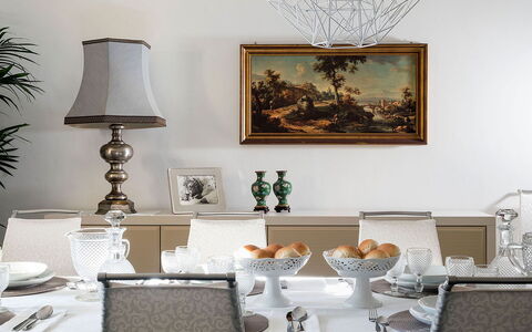 Salt Villa: Meubilair, Interieur Ontwerp, Tableware, Tafel, Serveware, Verlichting, Porselein, Keuken En Eettafel, Kamer, Eetkamer