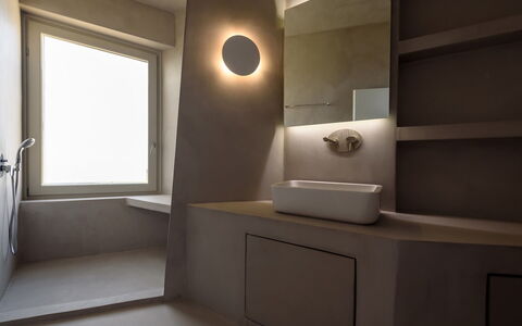 Thera King: Muur, Flooring, Interieur Ontwerp, Loodgieterswerkinrichting, Lichte Inrichting, Plafond, Verdieping, Verlichting, Badkamer, Loodgieter