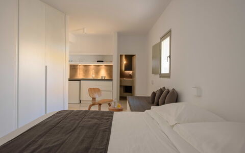 Thera Prince: Interieur Ontwerp, Muur, Meubilair, Flooring, Hout, Bed, Verdieping, Slaapkamer, Plafond, Kamer