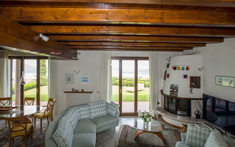 Verbano: Interieur Ontwerp, Meubilair, Hout, Flooring, Verdieping, Kamer, Plafond, Tafel, Woonkamer, Stoel