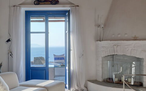 Villa Amaca: Meubilair, Stoel, Interieur Ontwerp, Tafel, Verdieping, Huis, Appartement, Plafond, Woonkamer, Zee
