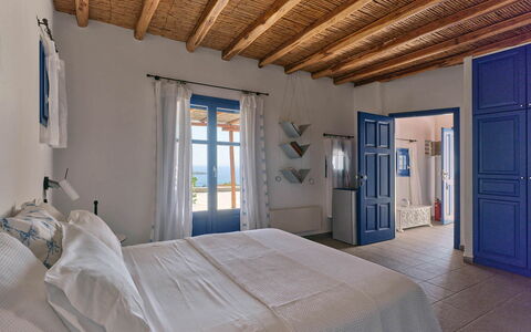 Villa Amaca: Blauw, Meubilair, Interieur Ontwerp, Slaapkamer, Huis, Verdieping, Appartement, Linens, Stoel, Bed