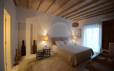 Villa Azur: Meubilair, Interieur Ontwerp, Flooring, Verdieping, Muur, Slaapkamer, Bed, Plafond, Hout, Kamer