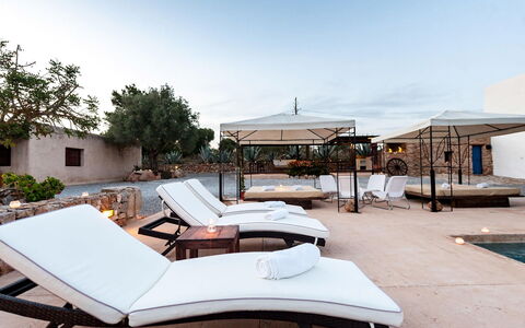 Finca Tonia: Buitenmeubels, Ligstoel, Schaduw, Toevlucht, Paraplu, Zwembad, Bloempot, Stoel, Patio, Chaise Longue