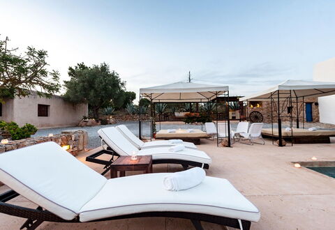 Finca Tonia: Buitenmeubels, Ligstoel, Schaduw, Toevlucht, Paraplu, Zwembad, Bloempot, Stoel, Patio, Chaise Longue