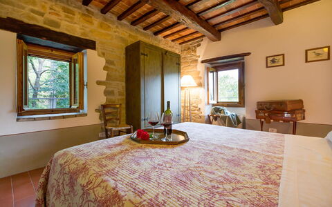 Villa Beatrice: Muur, Hout, Huis, Huis, Slaapkamer, Meubilair, Bed, Verblijf, Bed Frame, Bedding