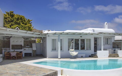 Villa Cassandra: Huis, Deur, Dak, Landgoed, Schaduw, Villa, Zwembad, Ontwerp, Buitenmeubels, Outdoor Structuur