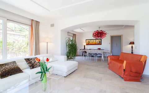 Villa Castore: Meubilair, Interieur Ontwerp, Bankstel, Flooring, Verdieping, Woonkamer, Plafond, Tafel, Appartement, Huis
