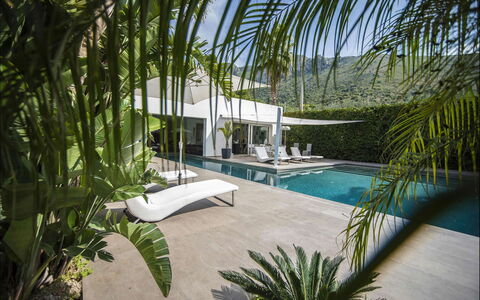 Villa Corallo: Zwembad, Buitenmeubels, Toevlucht, Ligstoel, Schaduw, Eco Hotel, Landscaping, Landgoed