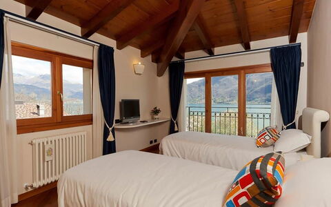 Villa Cremia: Interieur Ontwerp, Meubilair, Plafond, Beits, Lichte Inrichting, Fotolijst, Hardwood, Lamp, Balkon, Hotel