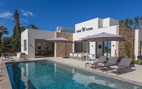 Villa Crozet: Zwembad, Paraplu, Buitenmeubels, Landscaping, Tuin, Schaduw, Landgoed, Toevlucht, Villa, Stoel