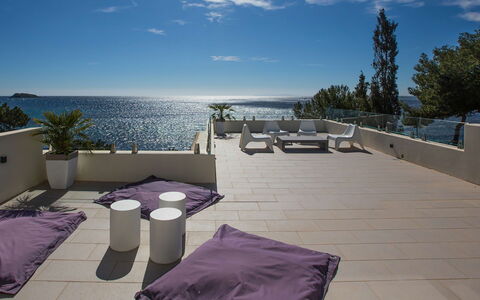 Villa Crozet: Kust En Oceanic Landvormen, Zee, Meubilair, Kust, Buitenmeubels, Schaduw, Stoel, Oceaan, Balkon, Tropen