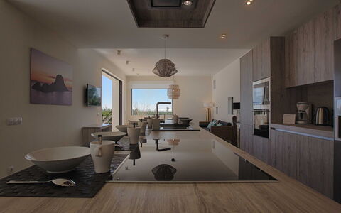 Villa Crozet: Interieur Ontwerp, Flooring, Verdieping, Plafond, Meubilair, Huis, Countertop, Appartement, Kamer, Keuken