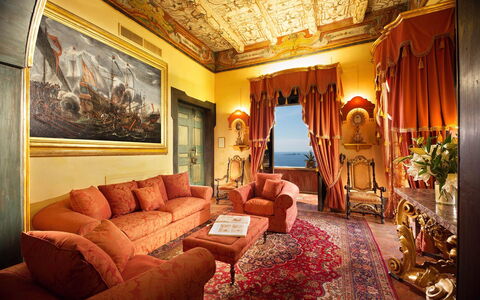 Palazzo Santa Croce: Interieur Ontwerp, Meubilair, Plafond, Verlichting, Flooring, Verdieping, Kamer, Bankstel, Woonkamer, Tapijt