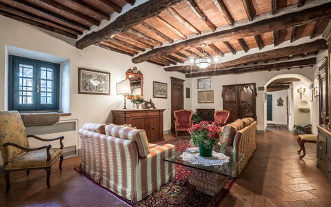 Villa del Colle: Muur, Meubilair, Huis, Stoel, Deur, Kamerplant, Bloempot, Woonkamer, Villa, Koffietafel