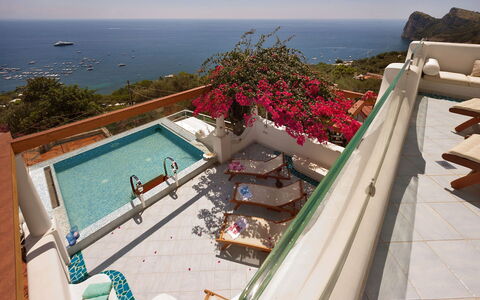 Villa delle Sirene: Zwembad, Toevlucht, Zee, Kust, Eco Hotel, Badplaats, Paraplu, Badplaats, Buitenmeubels, Hotel