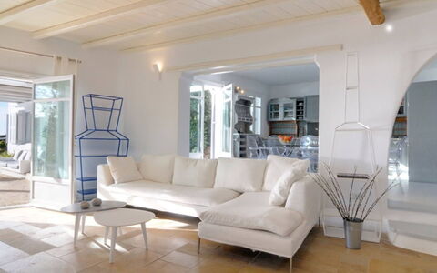 Villa Delos: Meubilair, Interieur Ontwerp, Flooring, Verdieping, Bankstel, Plafond, Tafel, Woonkamer, Huis, Verlichting
