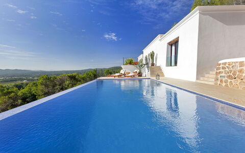 Villa Edward: Blauw, Zwembad, Toevlucht, Hotel, Villa, Badplaats, Eco Hotel, Buitenmeubels, Thermae, Ligstoel