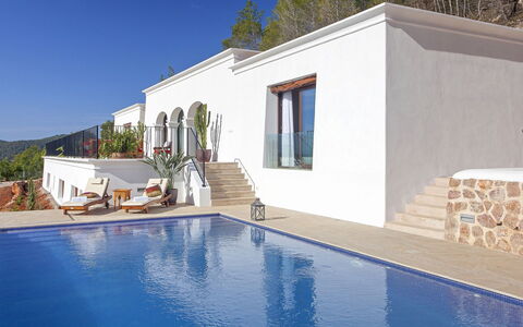 Villa Edward: Huis, Zwembad, Toevlucht, Villa, Landgoed, Eco Hotel, Stoel, Bloempot, Kamerplant, Hotel