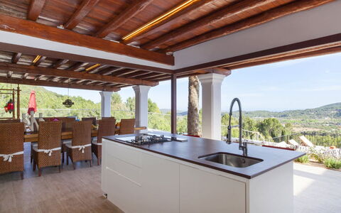 Villa Edward: Keuken, Interieur Ontwerp, Countertop, Flooring, Meubilair, Plafond, Stoel, Keuken En Eettafel, Beits, Straal