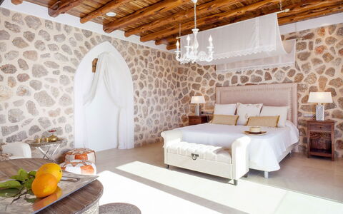 Villa Edward: Meubilair, Interieur Ontwerp, Verdieping, Flooring, Slaapkamer, Verlichting, Plafond, Bed, Kamer, Huis
